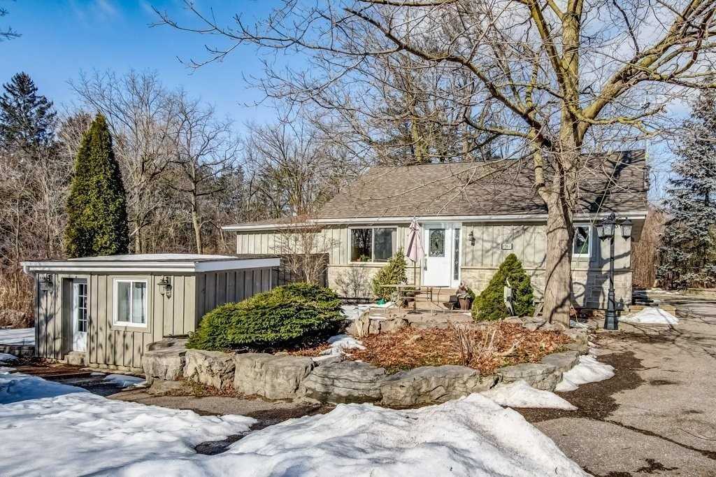 1364 Queen St W