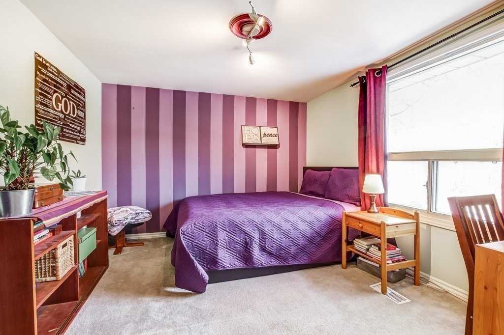1364 Queen St W