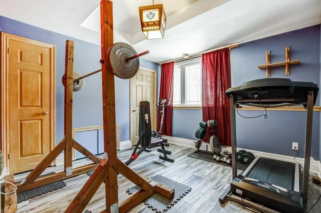 1364 Queen St W