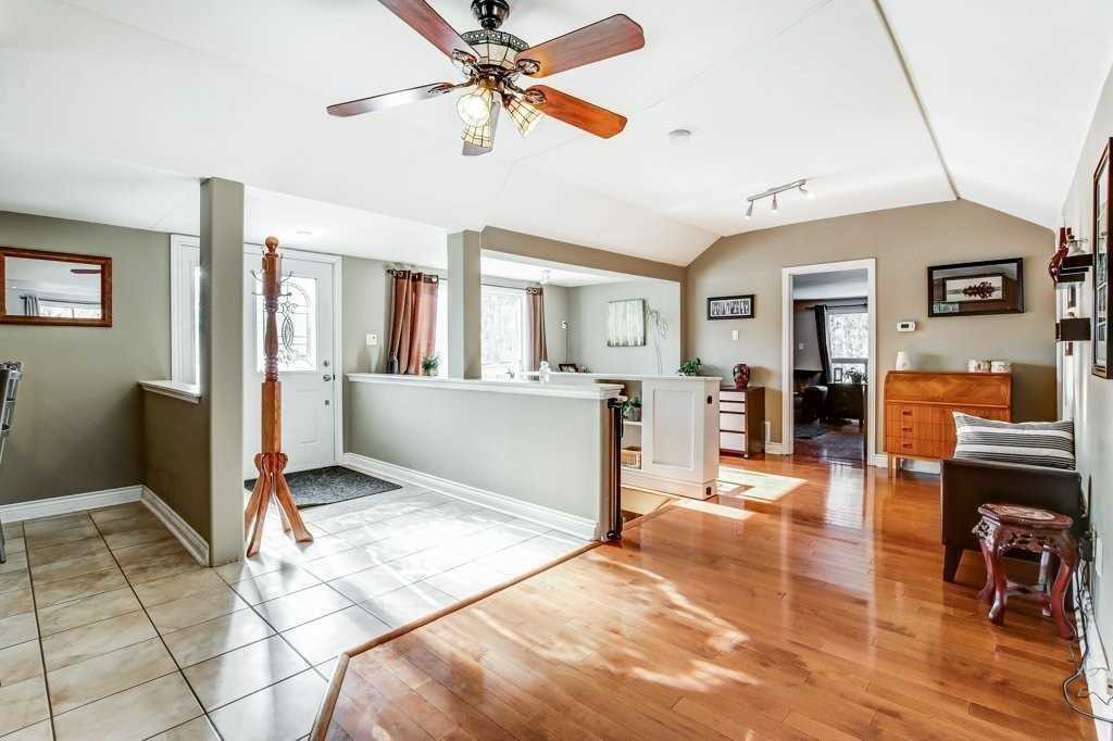 1364 Queen St W