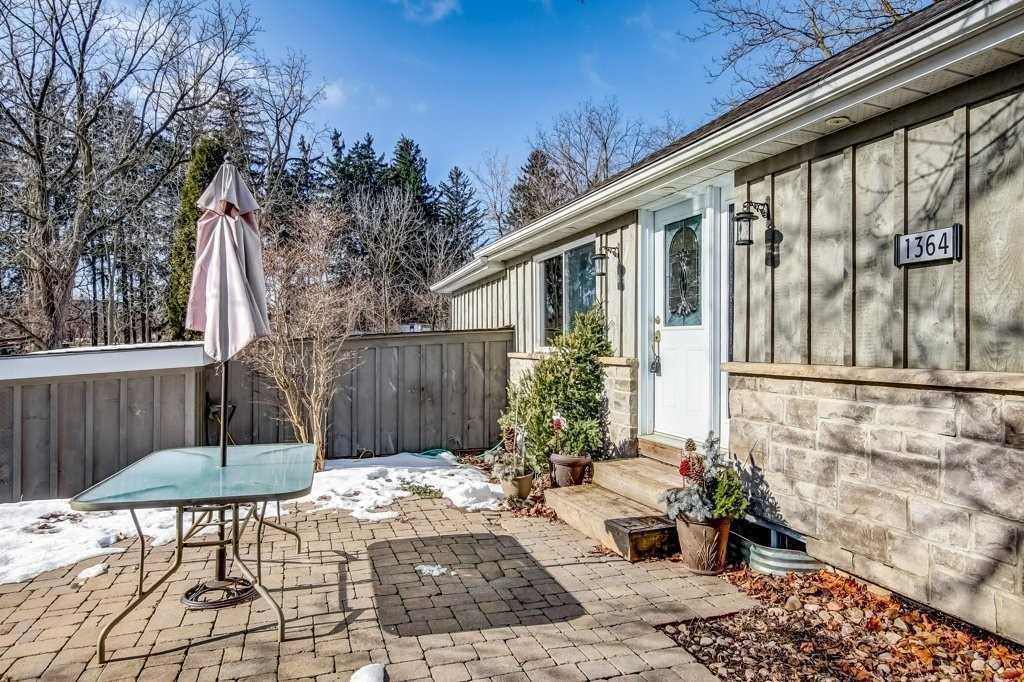 1364 Queen St W