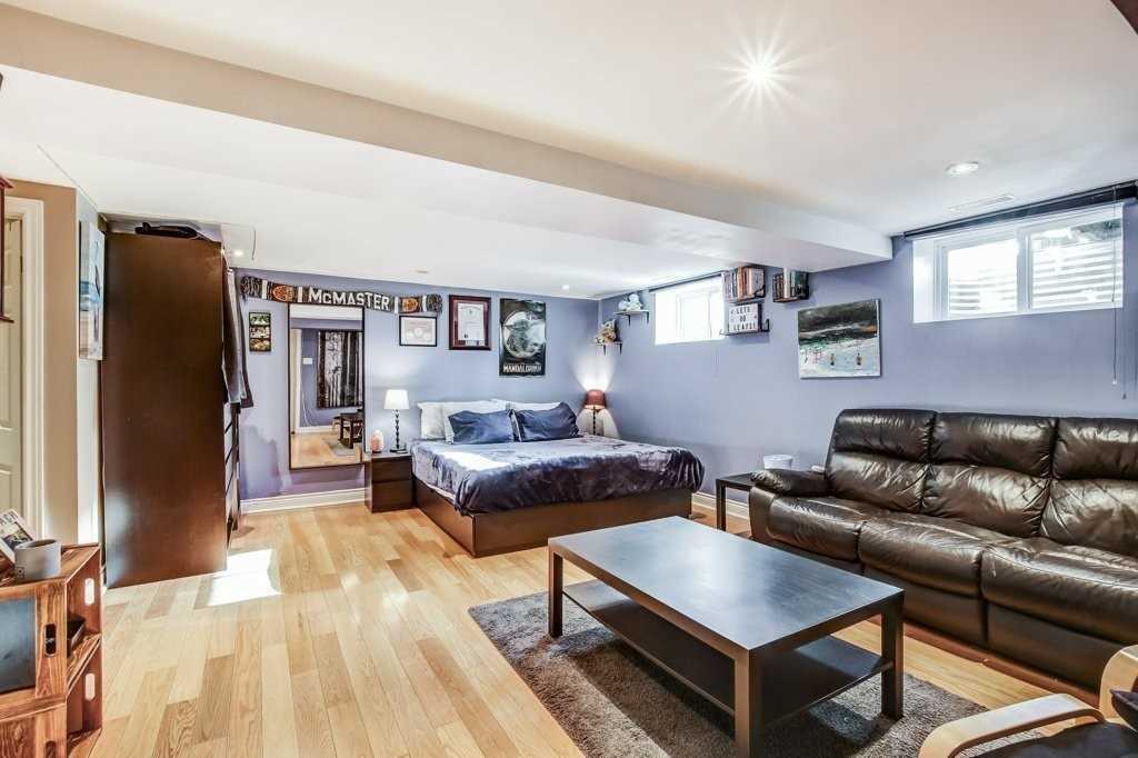 1364 Queen St W