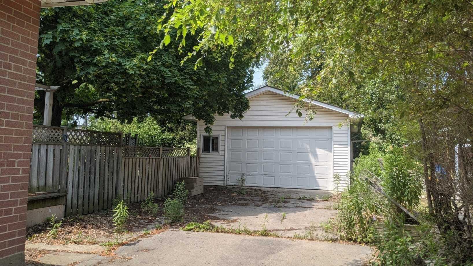 1215 Pinegrove Rd