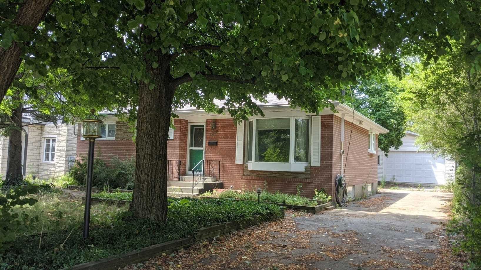 1215 Pinegrove Rd