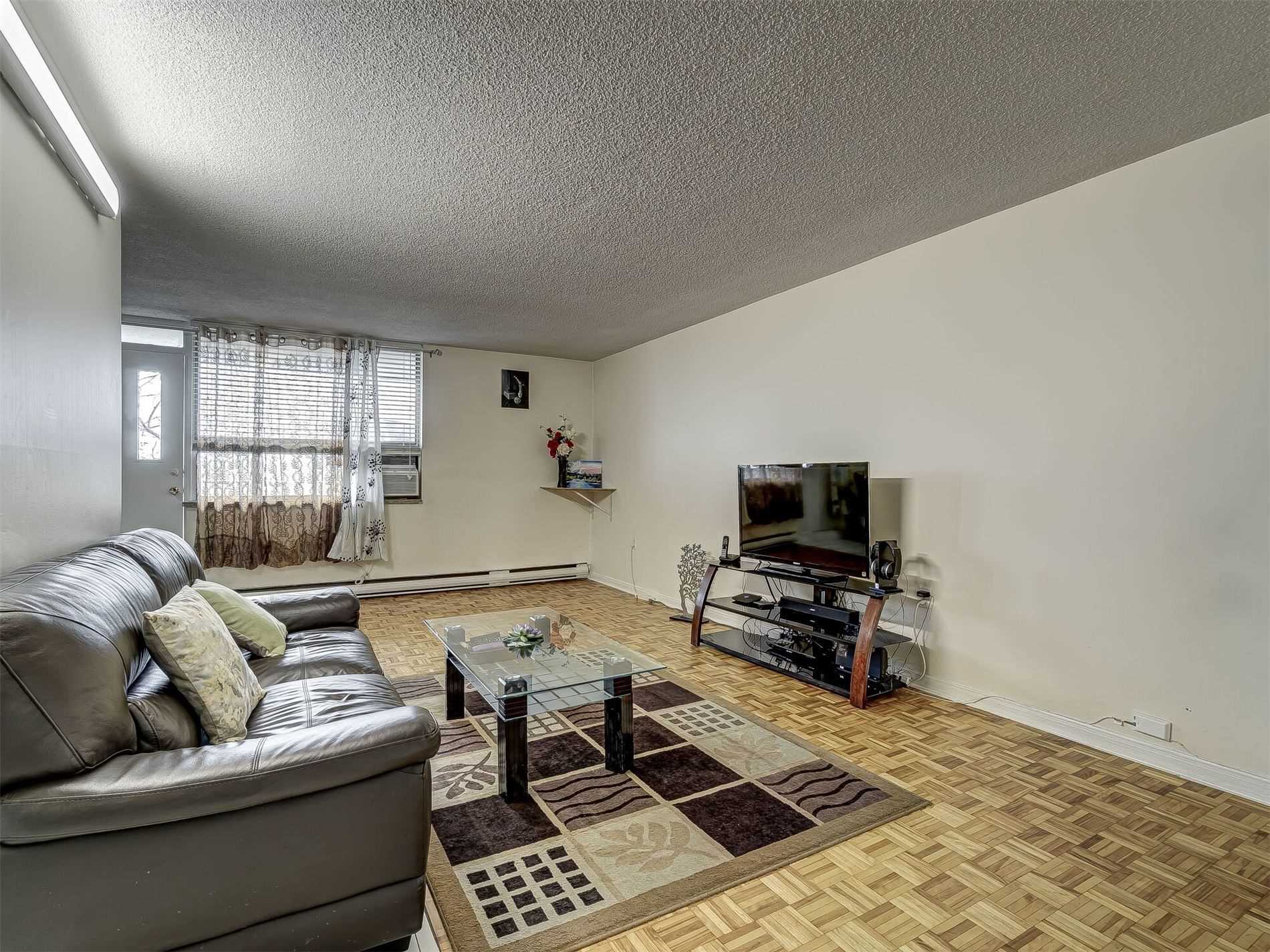 49 Silverstone Dr, #308