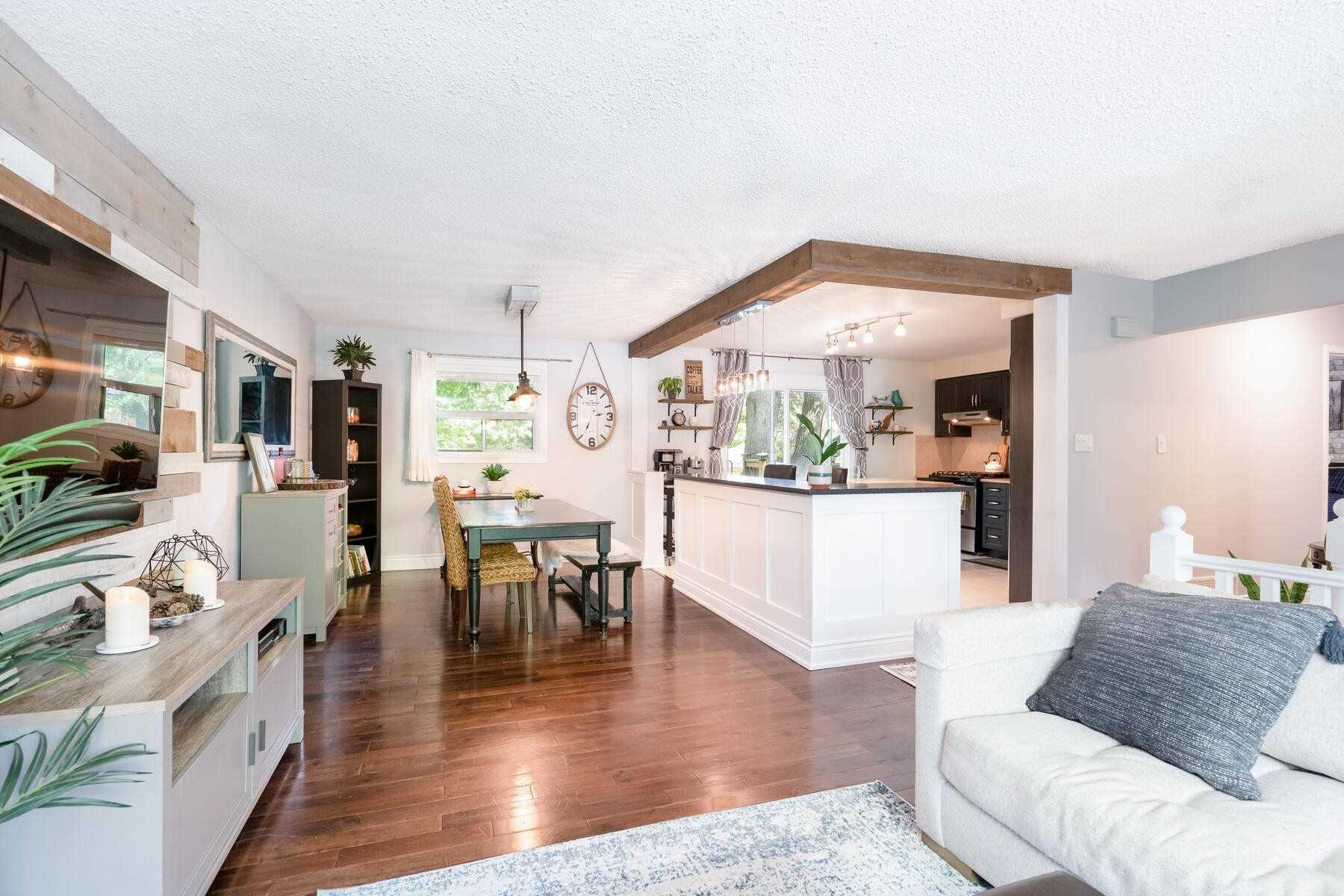 82 Wright Cres