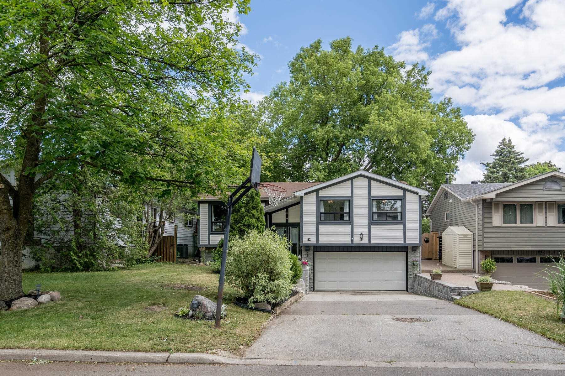 82 Wright Cres