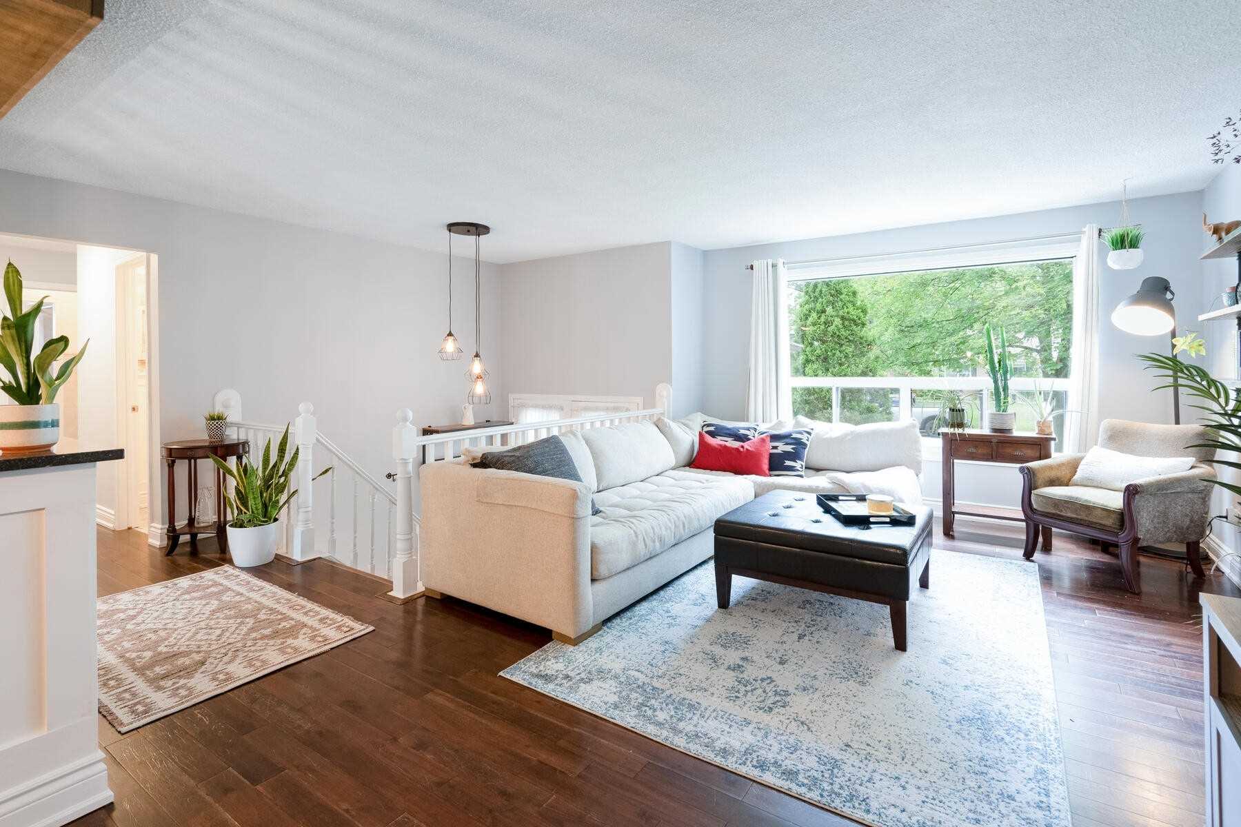 82 Wright Cres