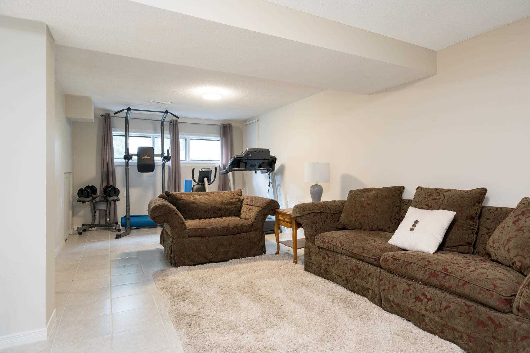 82 Wright Cres