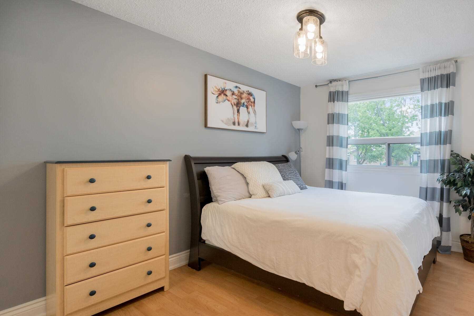 82 Wright Cres