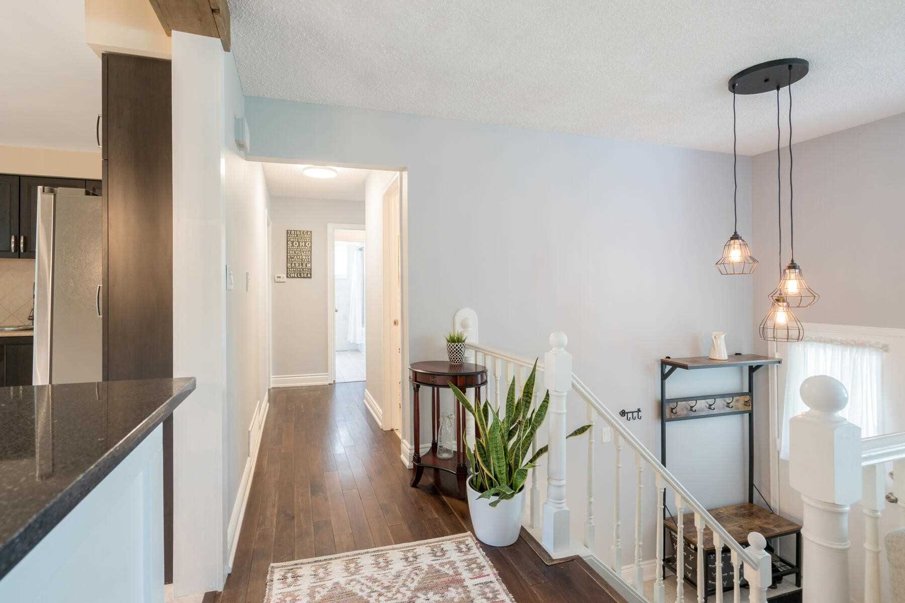 82 Wright Cres