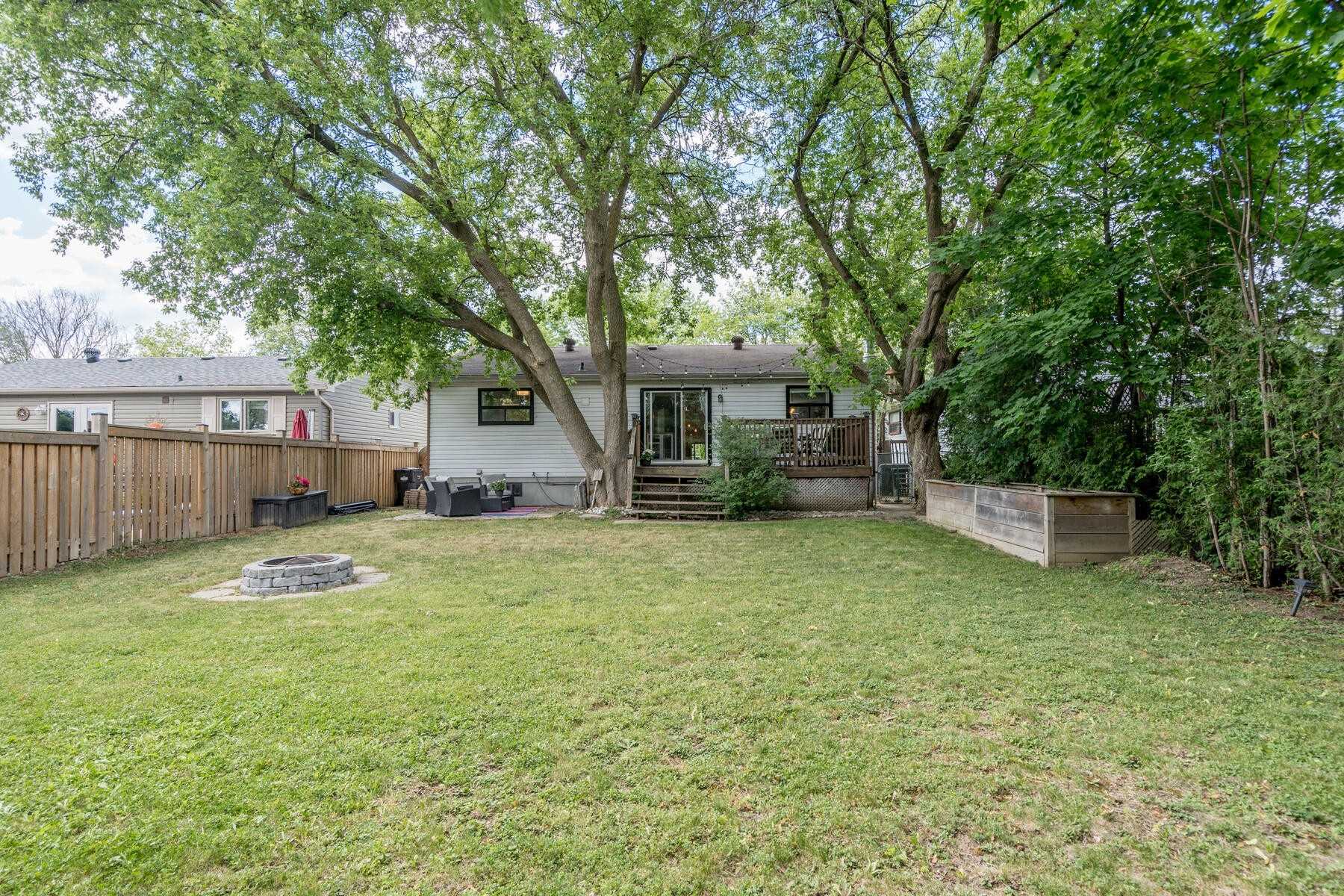 82 Wright Cres