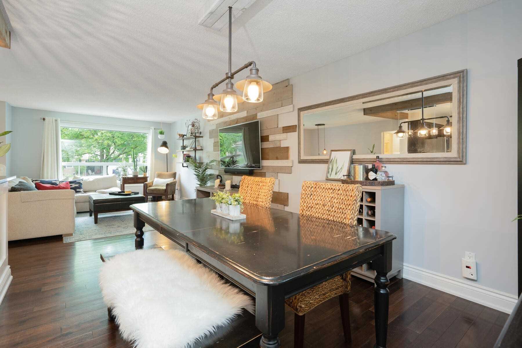 82 Wright Cres