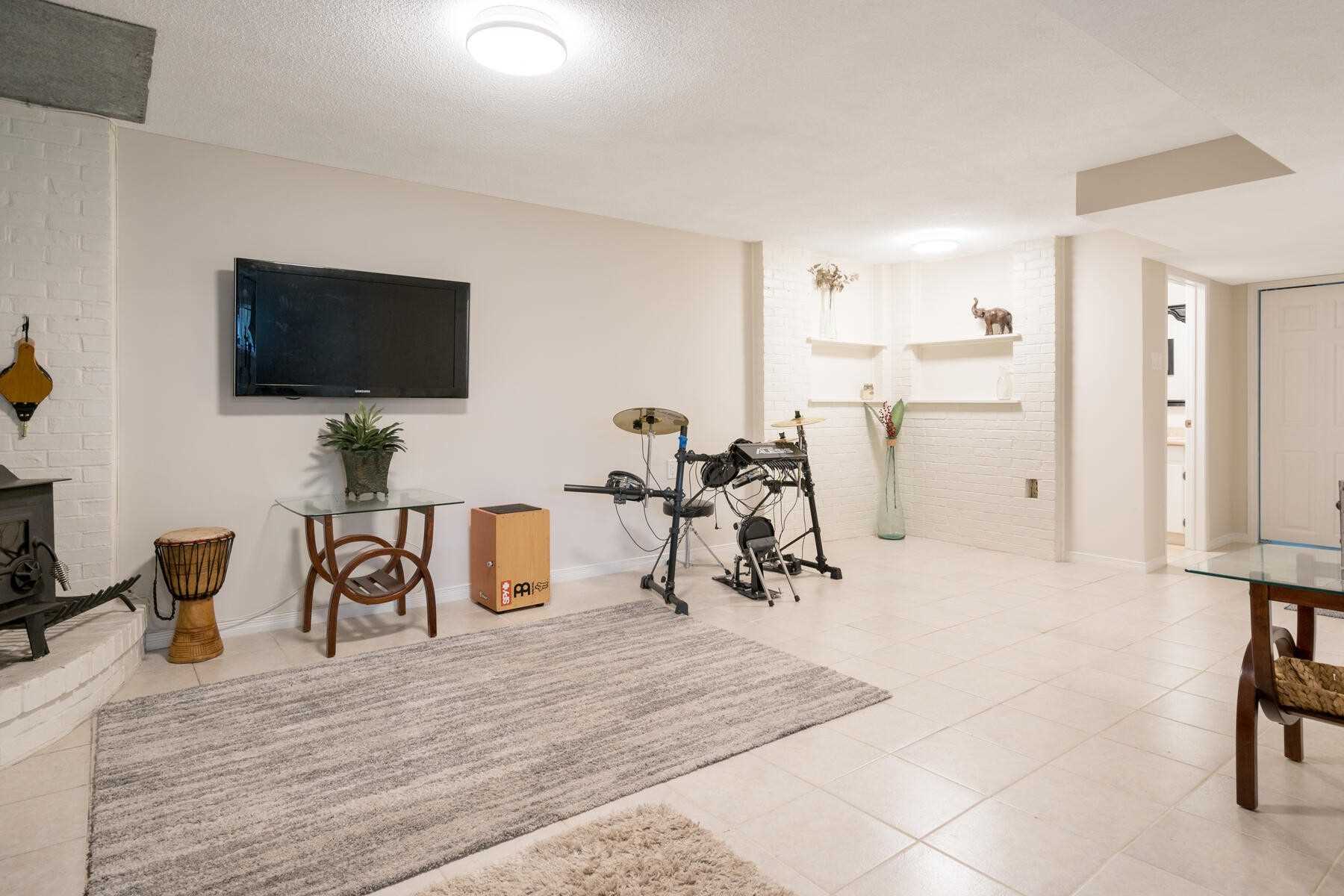 82 Wright Cres