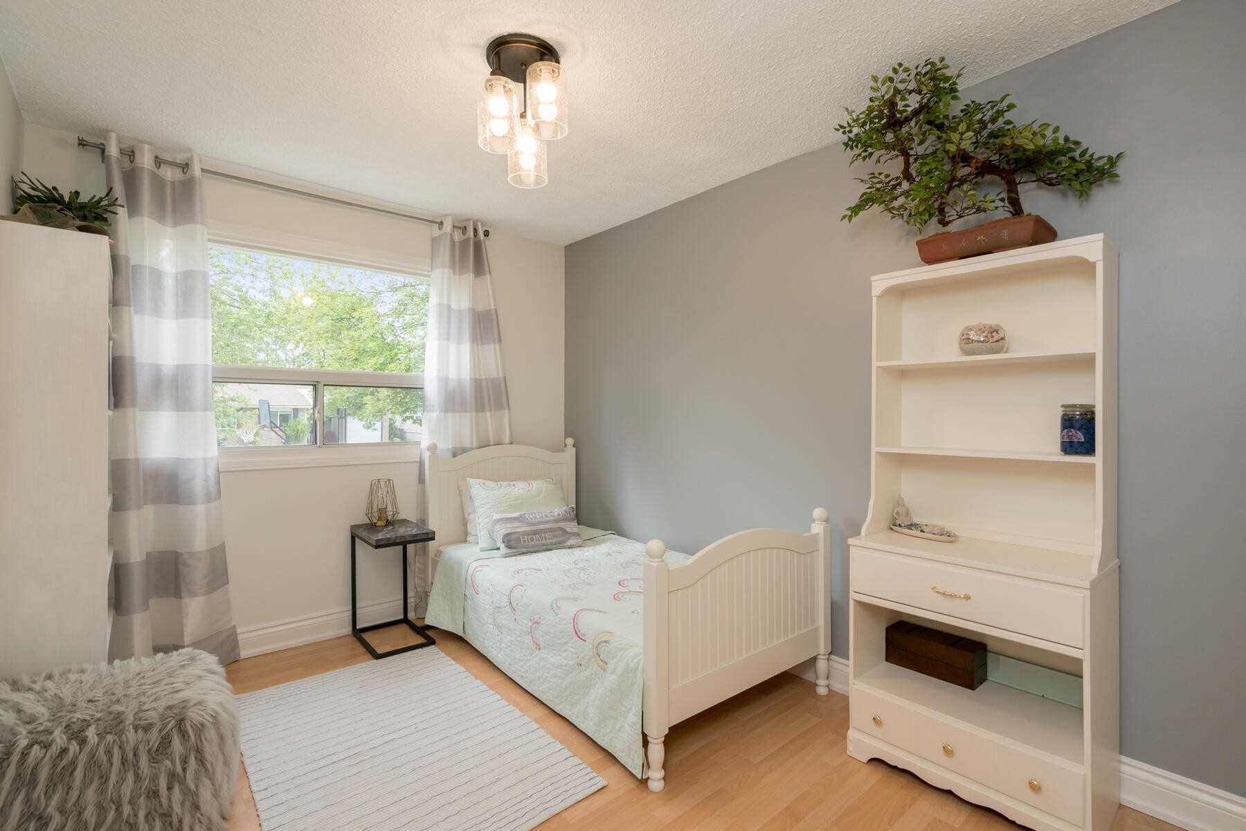 82 Wright Cres