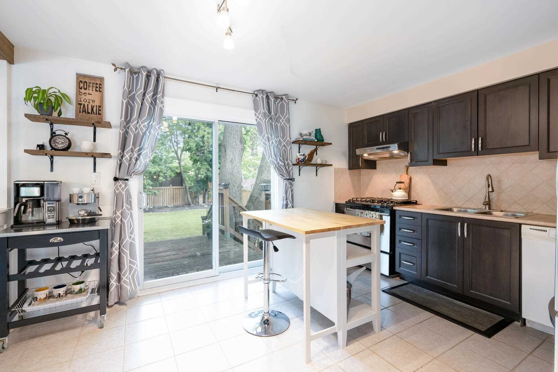 82 Wright Cres