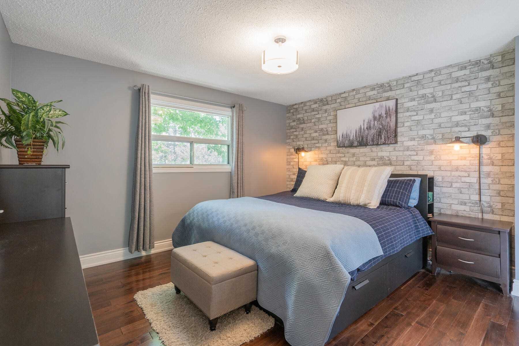 82 Wright Cres