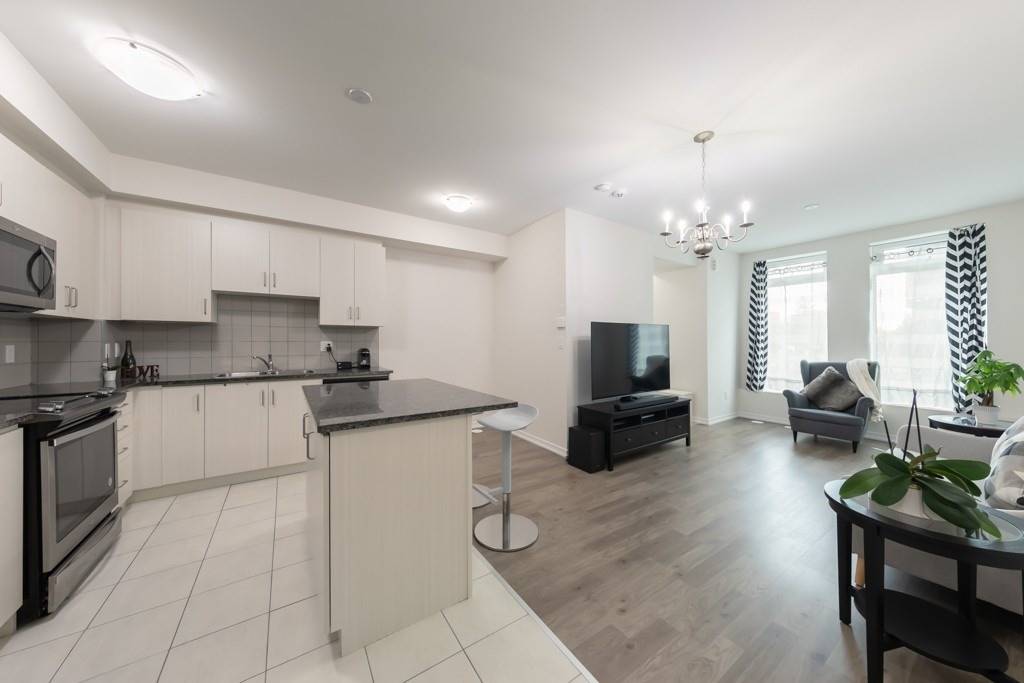 11 Applewood Lane, #112
