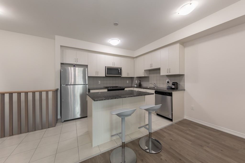 11 Applewood Lane, #112