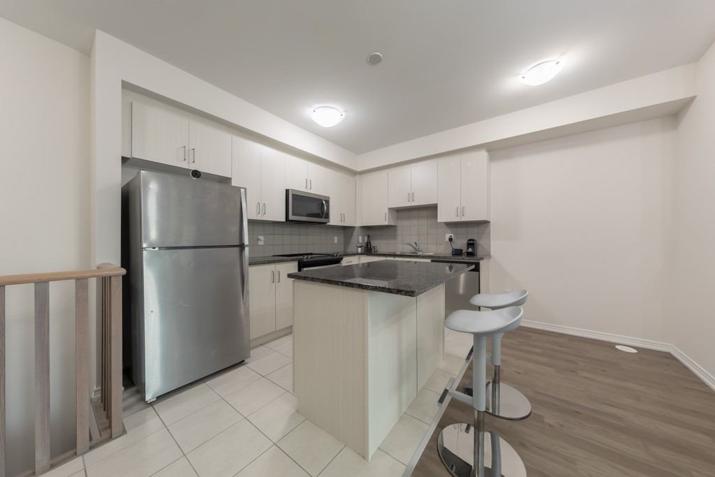 11 Applewood Lane, #112