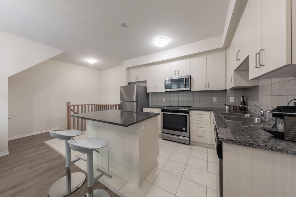 11 Applewood Lane, #112