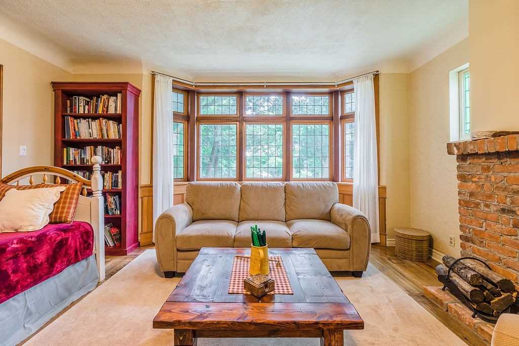 295 Plains Rd W