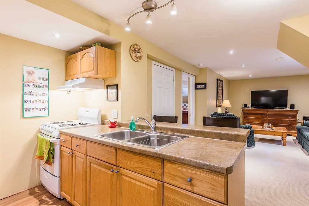 295 Plains Rd W