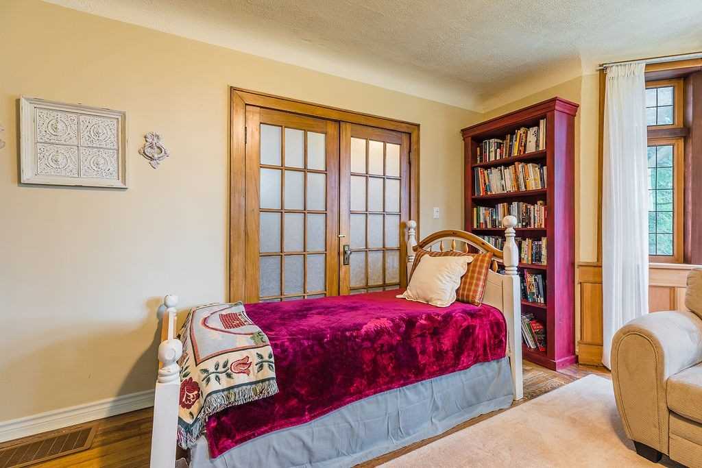 295 Plains Rd W
