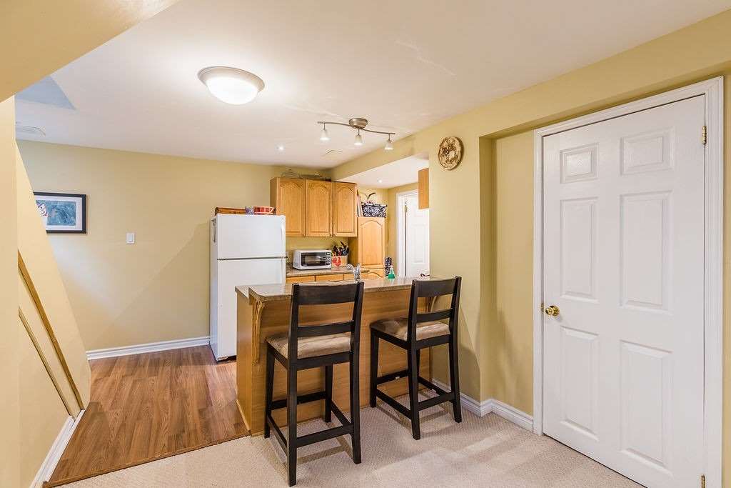 295 Plains Rd W