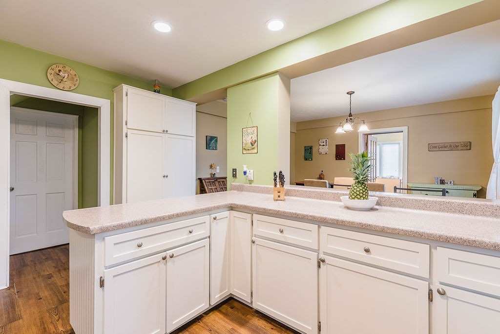 295 Plains Rd W
