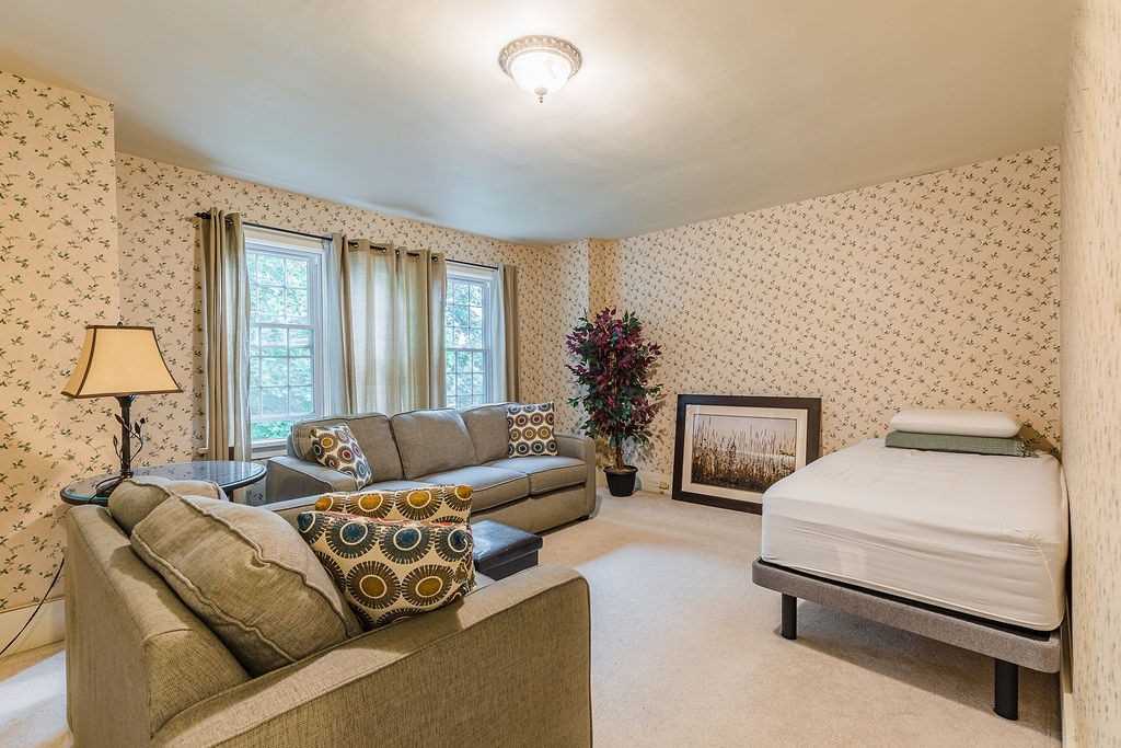 295 Plains Rd W