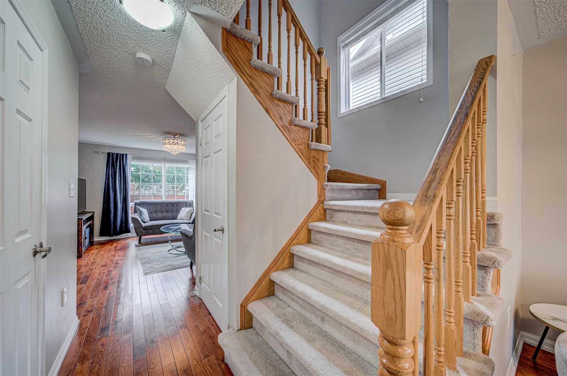 1158 Riddell Cres