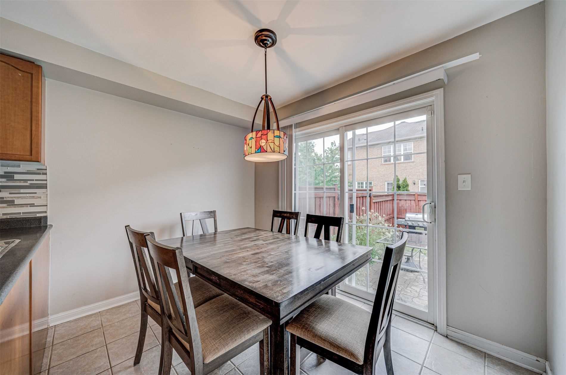 1158 Riddell Cres