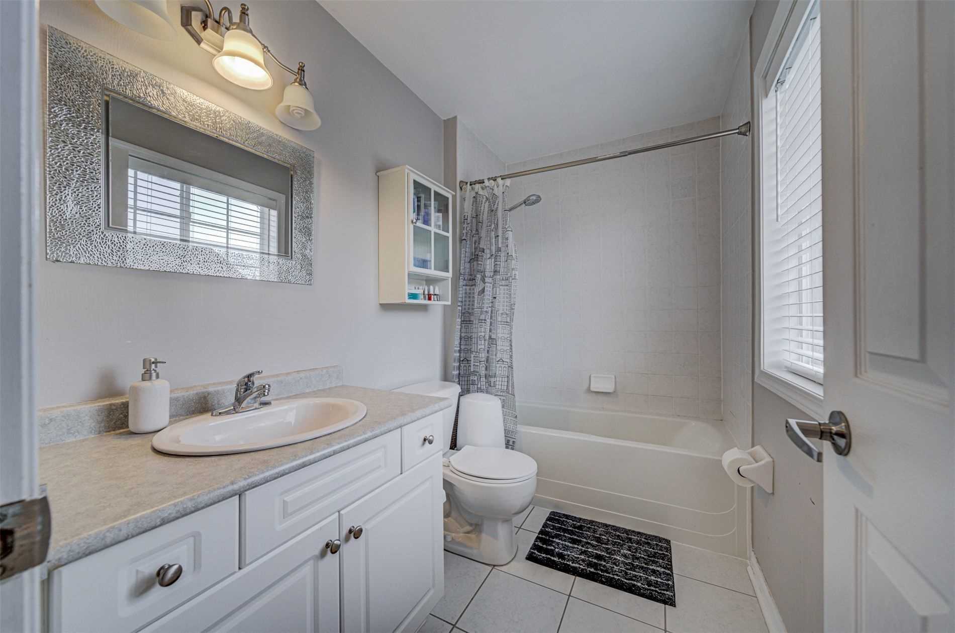 1158 Riddell Cres