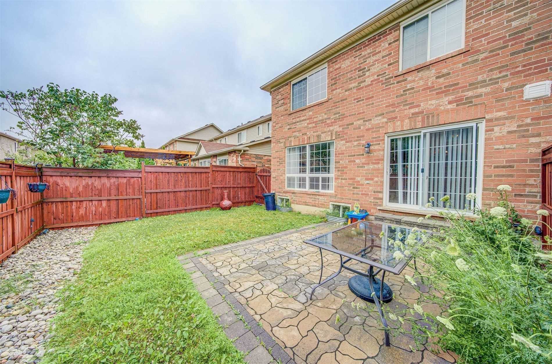 1158 Riddell Cres