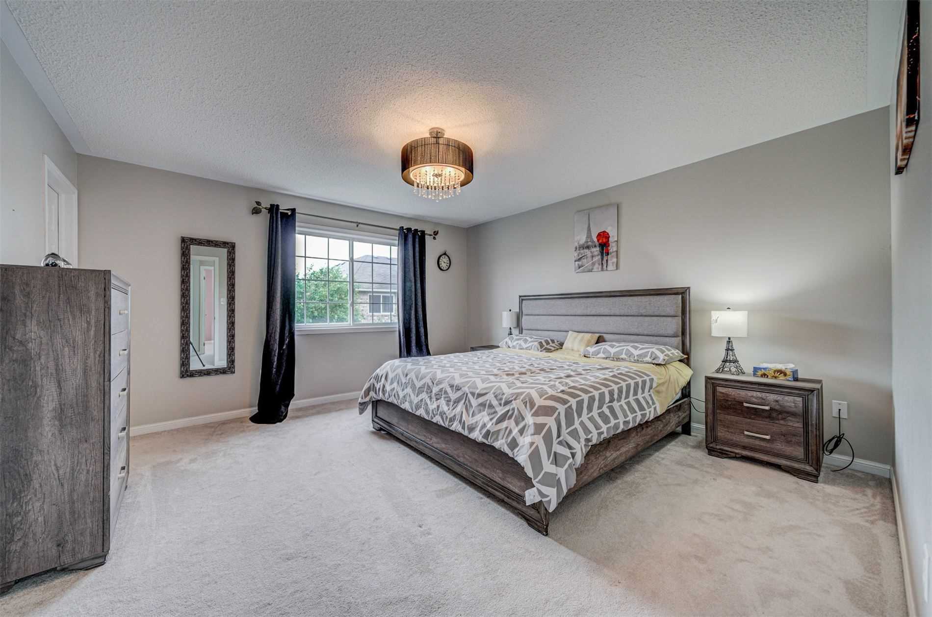 1158 Riddell Cres