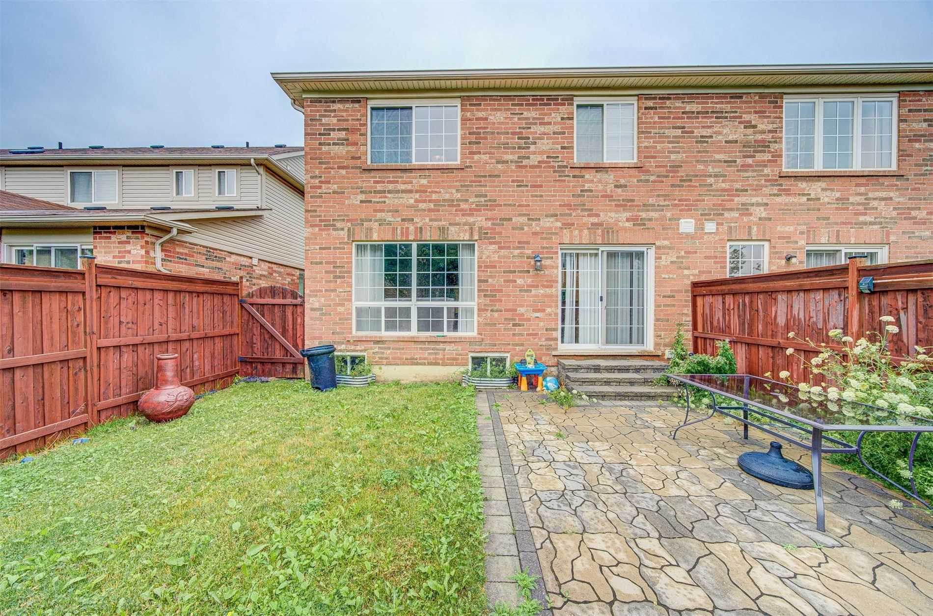 1158 Riddell Cres