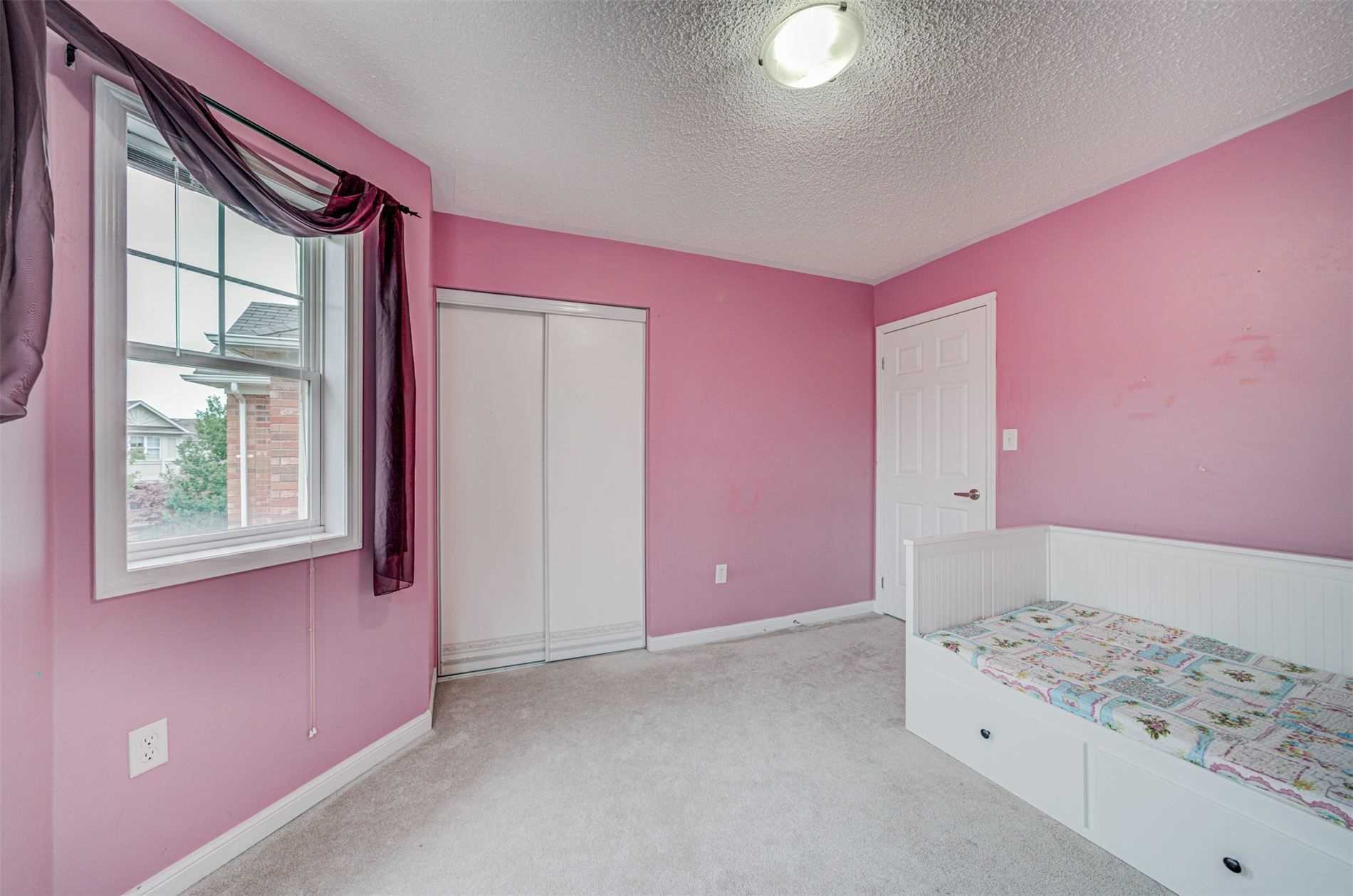 1158 Riddell Cres