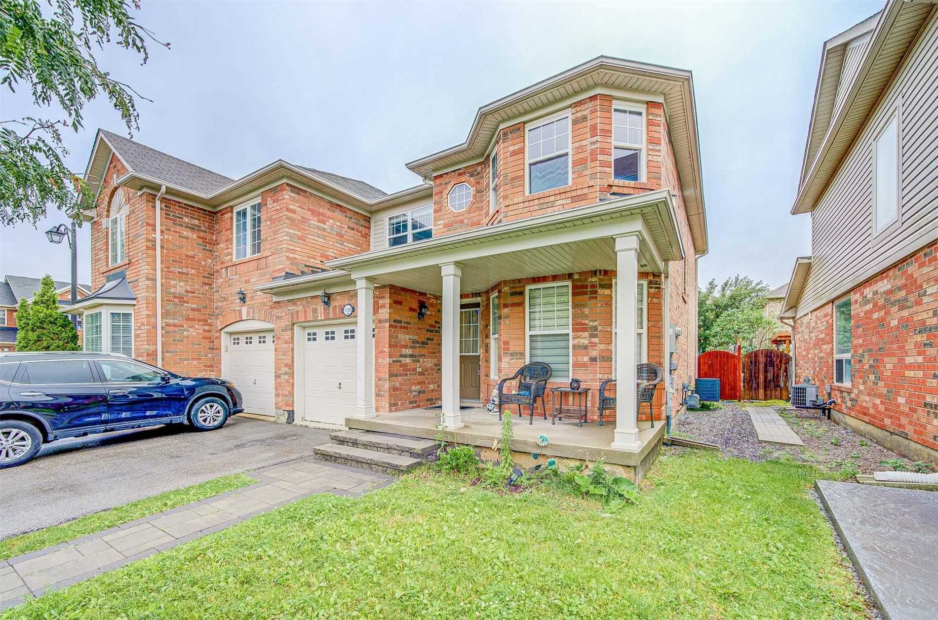 1158 Riddell Cres