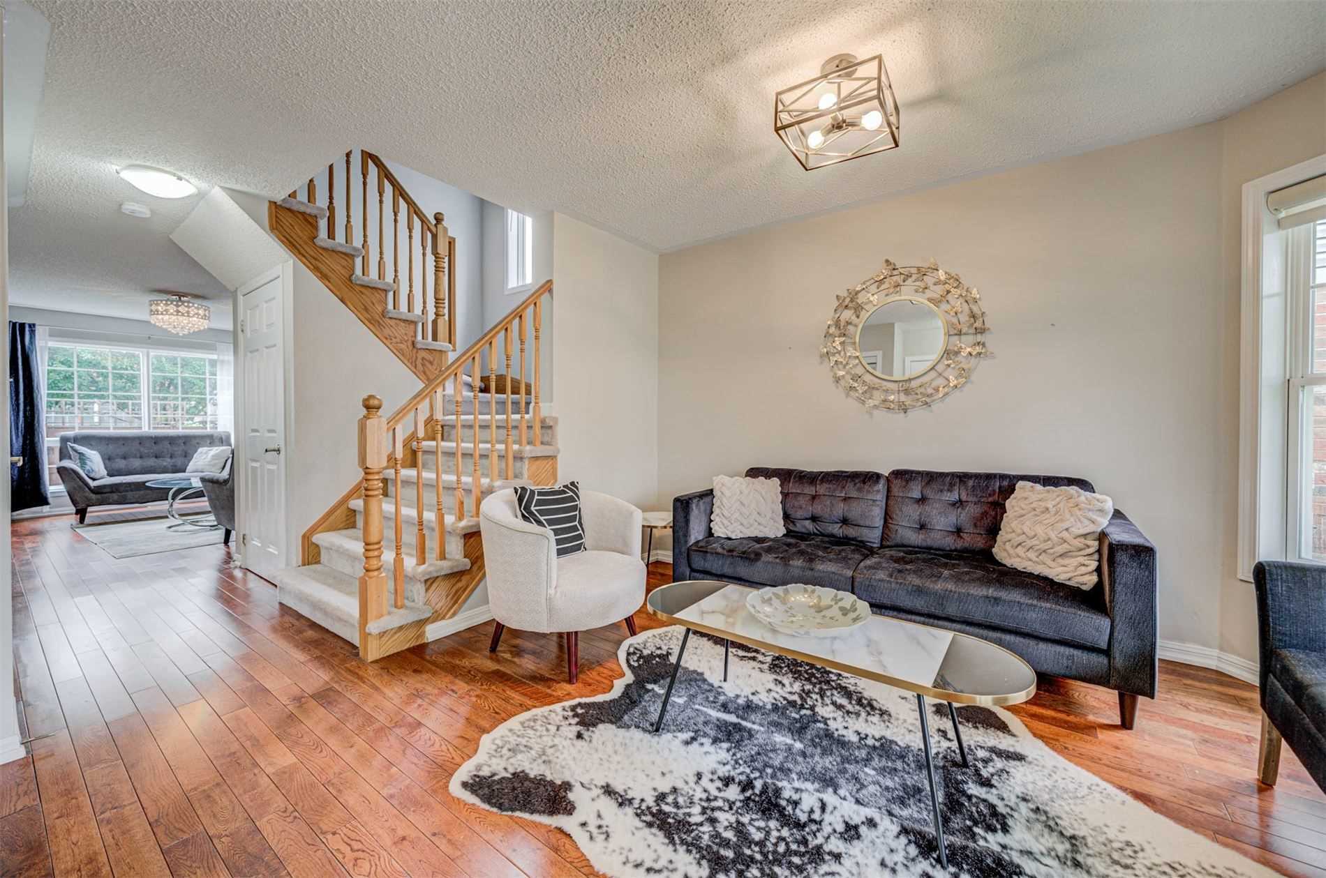 1158 Riddell Cres
