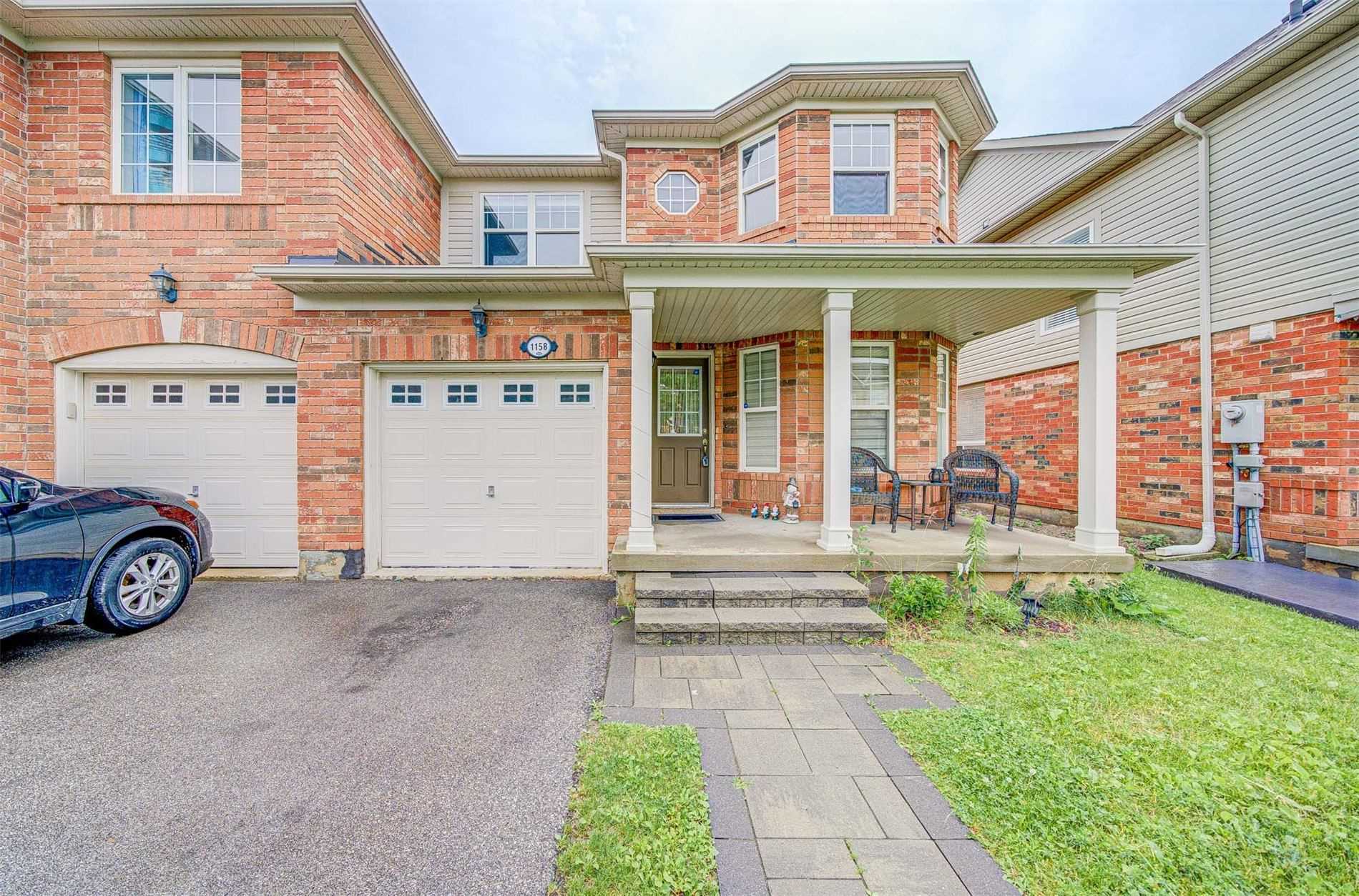 1158 Riddell Cres