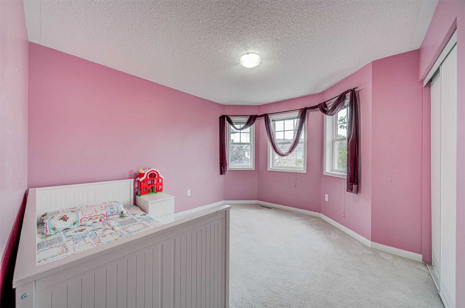1158 Riddell Cres