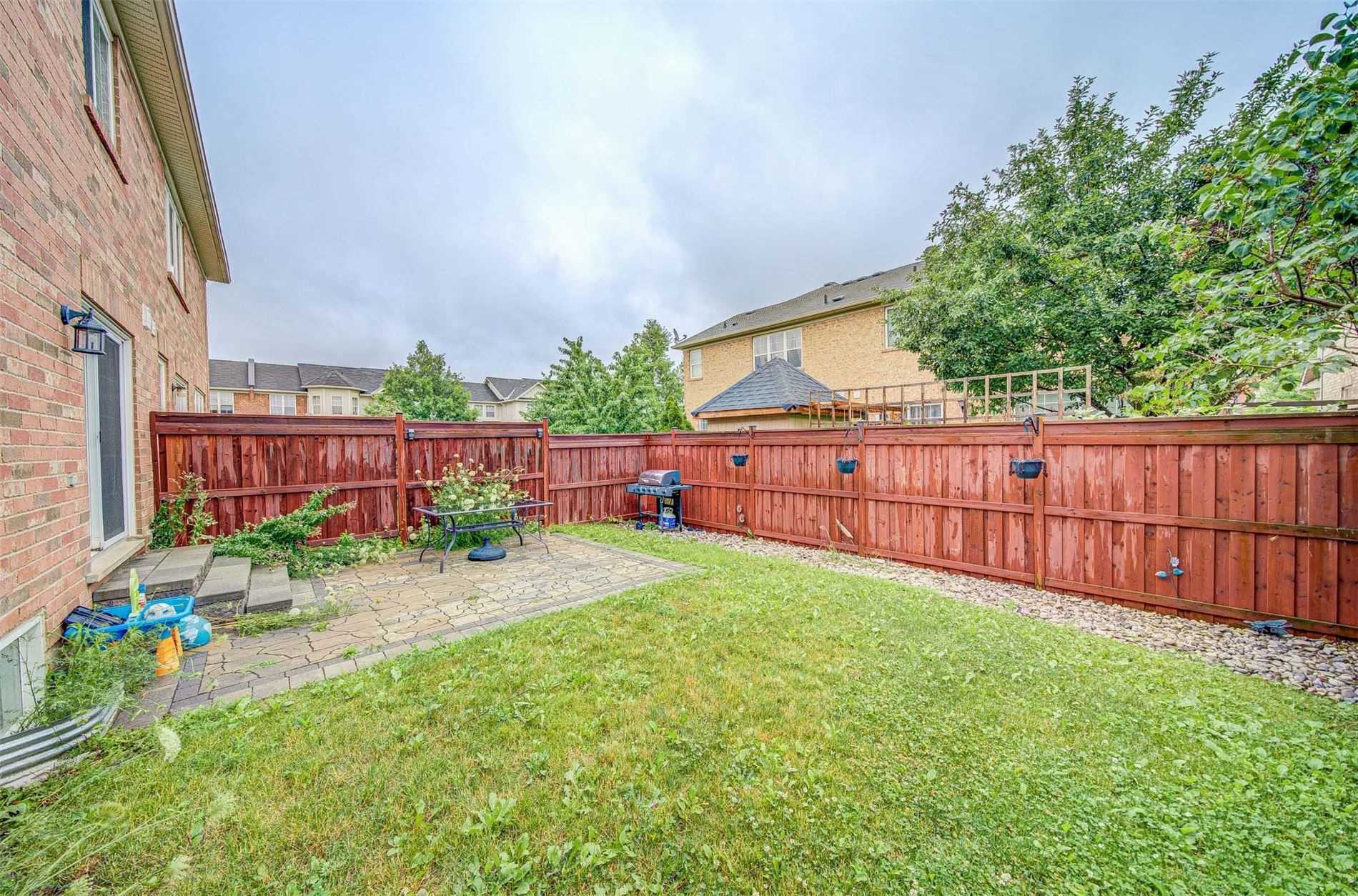 1158 Riddell Cres
