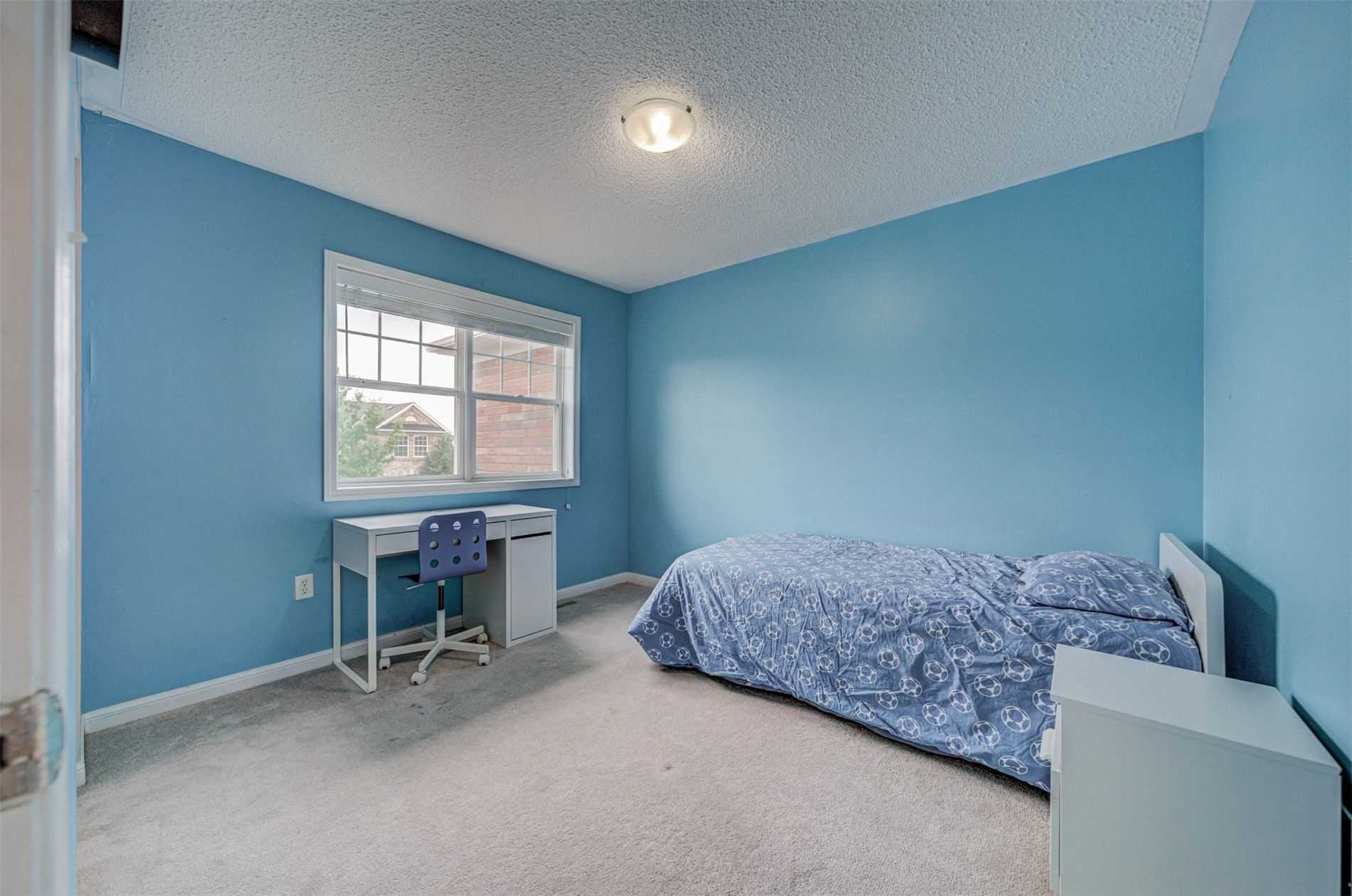 1158 Riddell Cres