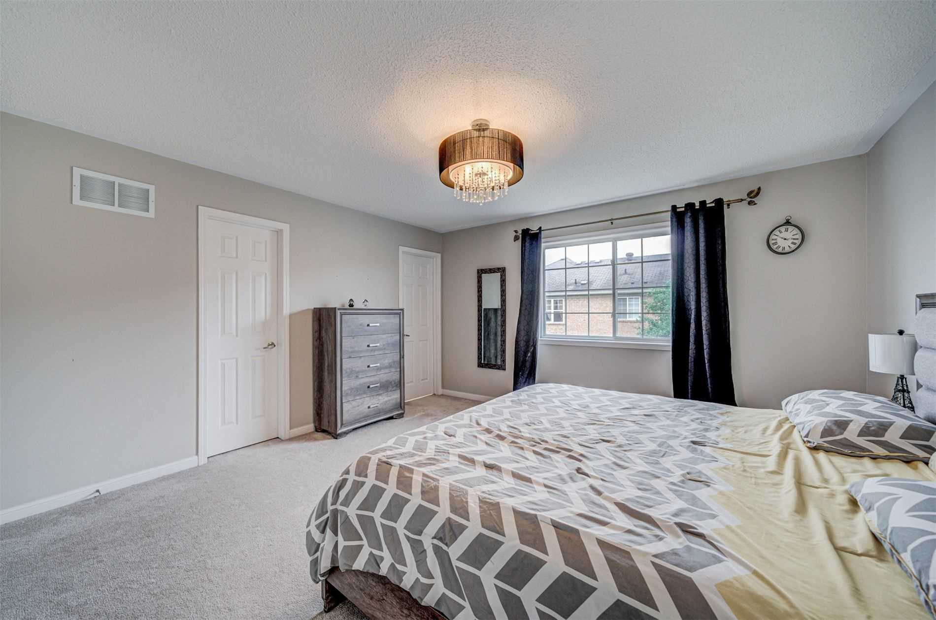 1158 Riddell Cres