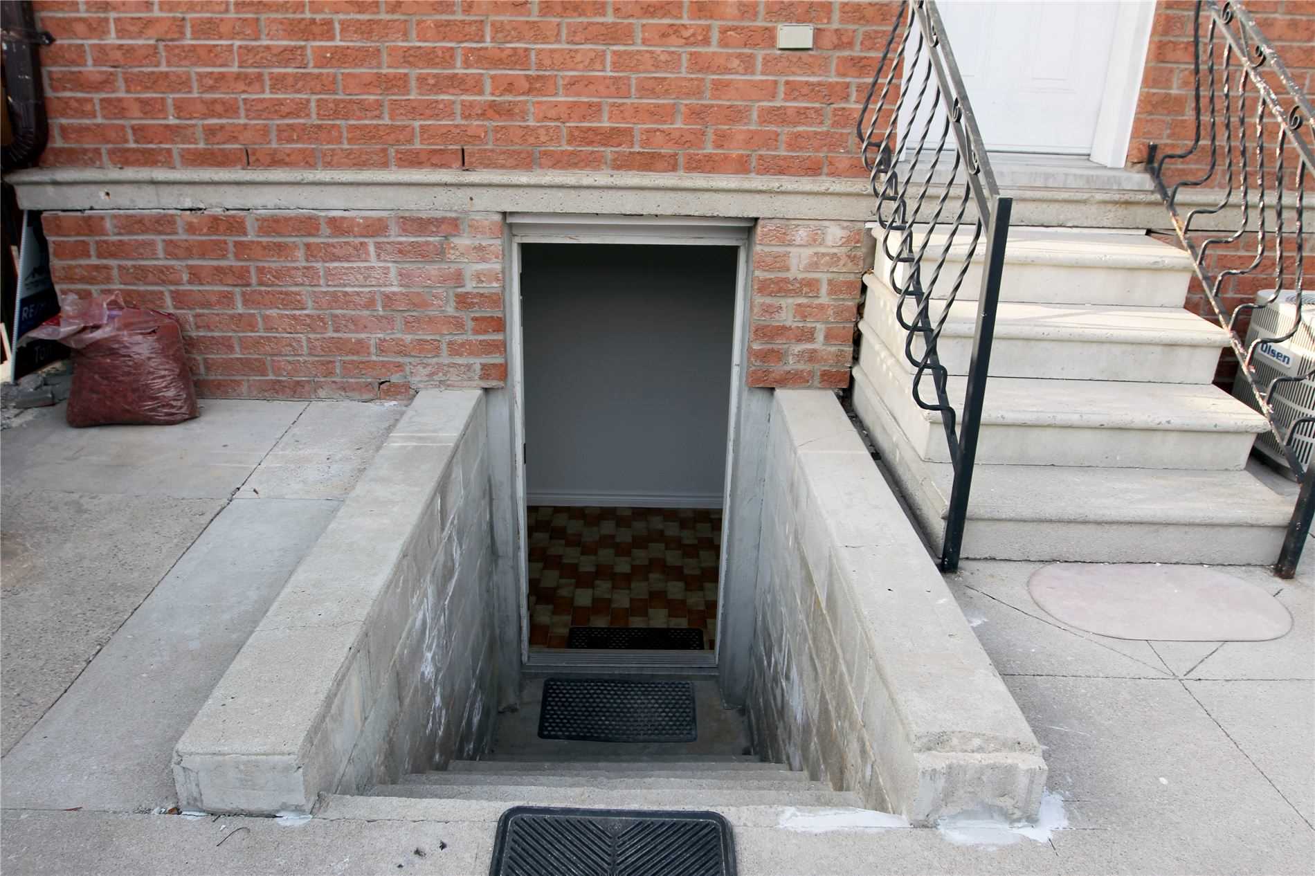 93 Armstrong Ave