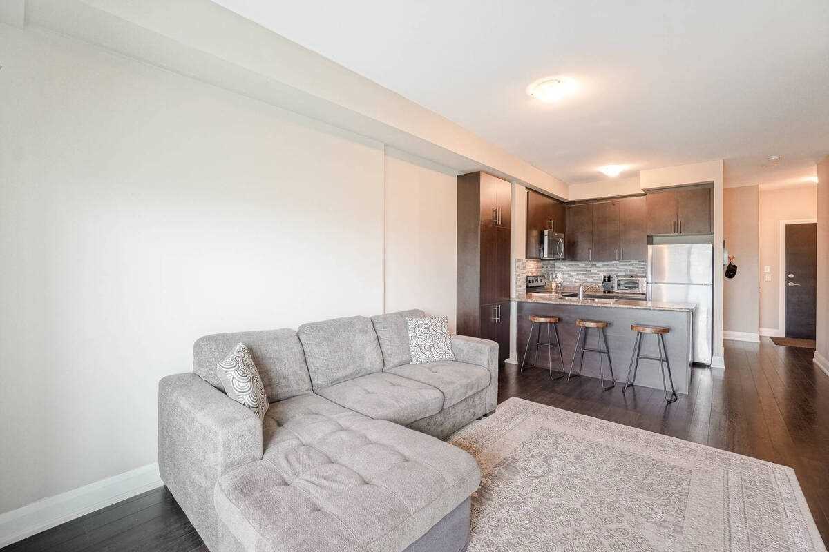 55 Yorkland Blvd W, #305