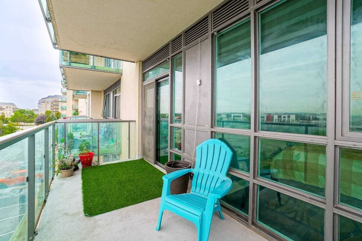 55 Yorkland Blvd W, #305