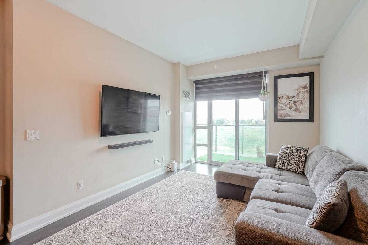 55 Yorkland Blvd W, #305