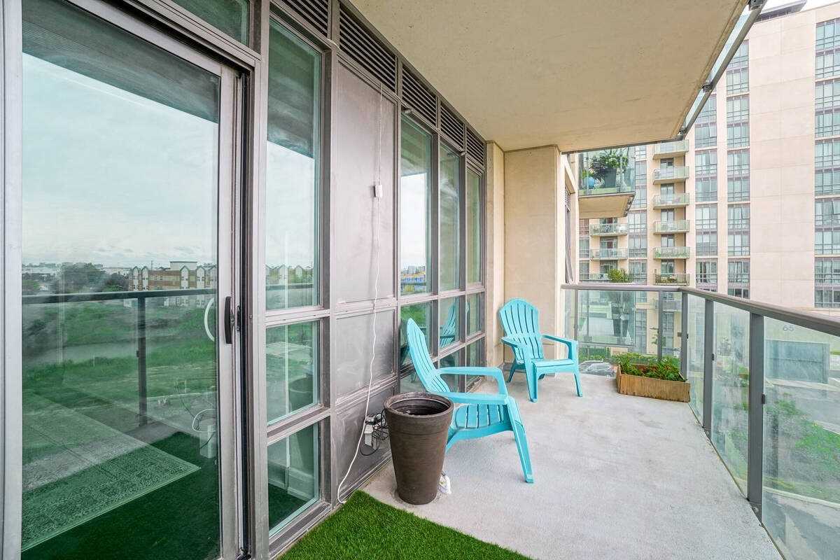 55 Yorkland Blvd W, #305